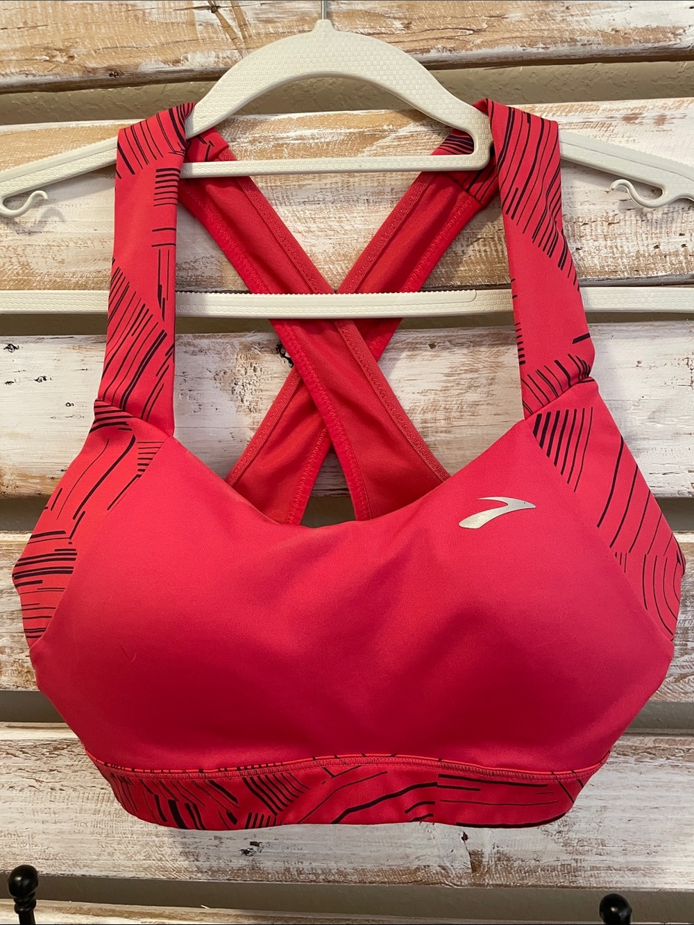 Dark Pink Brooks UpLift Crossback sports bra supportive molded cup design Size S